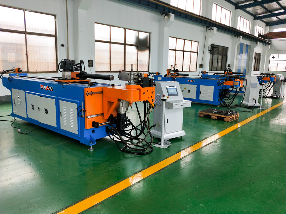 Exportar una máquina dobladora de tubos CNC a Vietnam